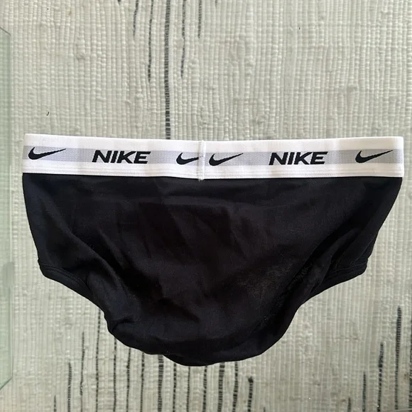Nike - Picture 4 of 5
